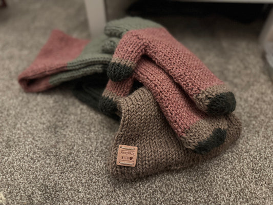 Fort William Mittens & Scarf Set